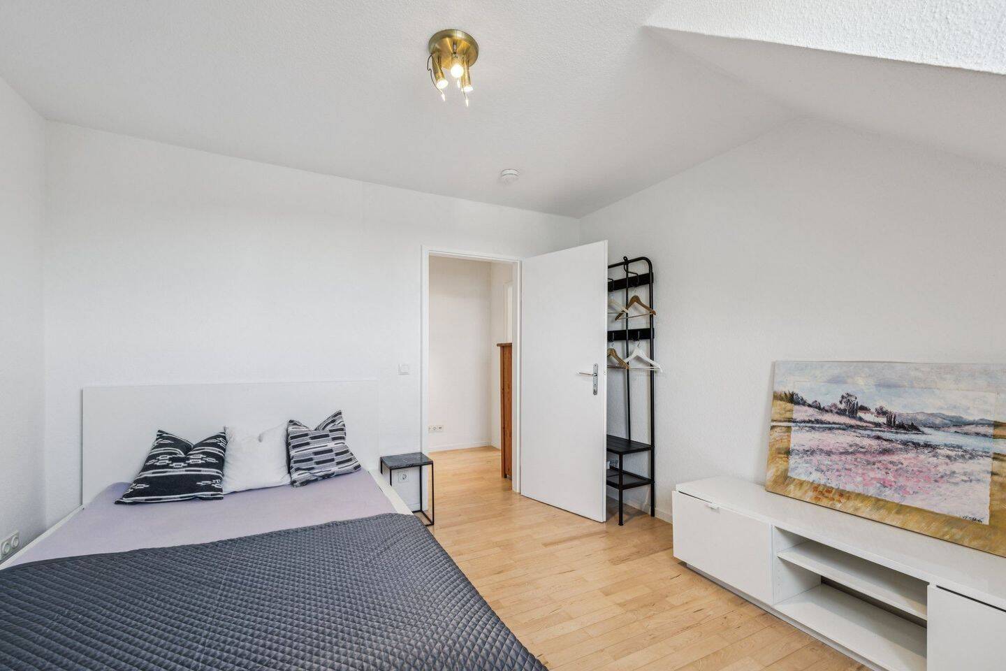 Praktischer Grundriss in Top-Lage: Gepflegte 2-Zimmer Wohnung am Hohenzollernplatz – München – Vorschaubild 7