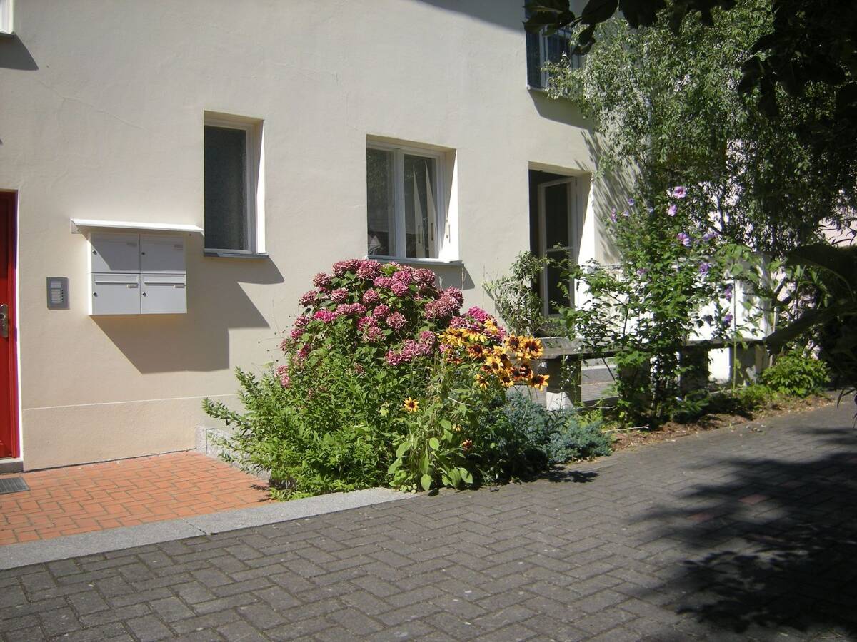 Wunderschöne Naturlage in Lichterfelde am Bäkepark - freie 2 Zi. ETW +Wohnküche+Terrasse+Stellplatz+Gartenhaus (provisionsfrei) – 12203 Berlin – Bild 1 von 9