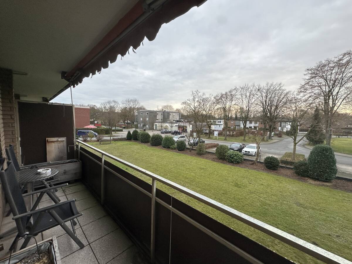 Neu renovierte 2-Zimmer-Wohnung mit Balkon, Kellerraum und PKW-Stellplatz in Verl zu verkaufen – Verl – Vorschaubild 3