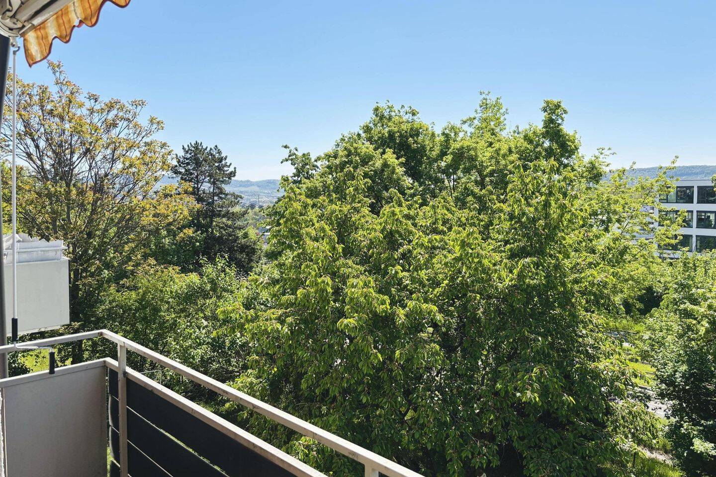Freie 2-Zimmer-Wohnung mit Balkon und Garage in Bad Cannstatt – Stuttgart – Vorschaubild 4