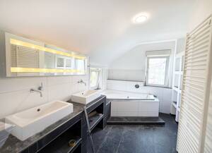 S-MITTE: Modernisierte Dachgeschoss-Wohnung in begehrter Lage – 70182 Stuttgart – Vorschaubild 4
