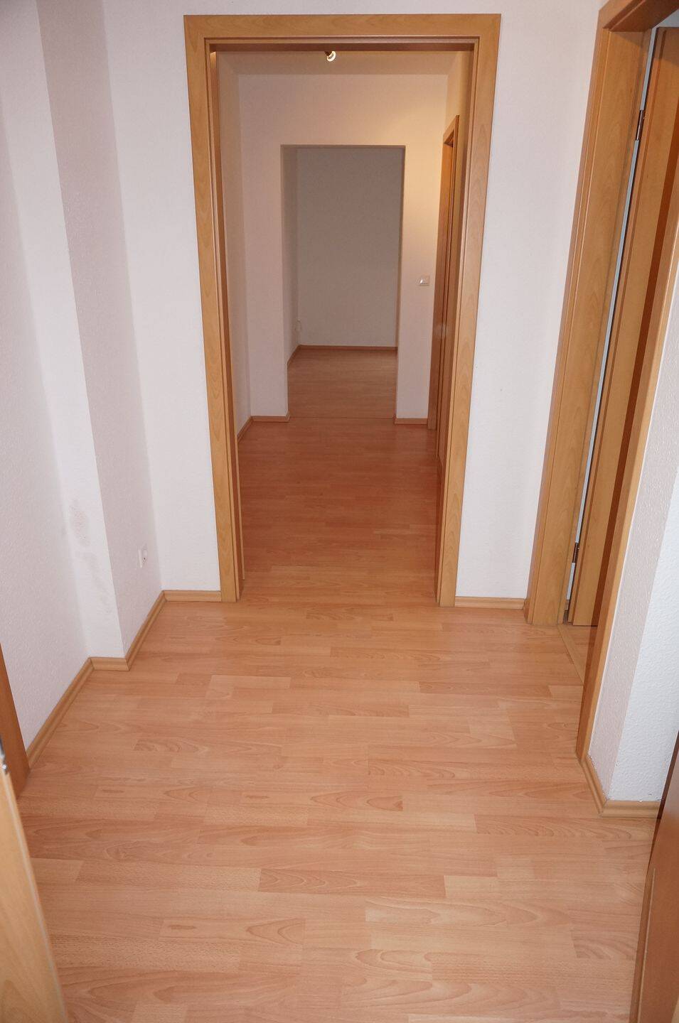 4. OG = DGmit Aufzug / Helle Wohnräume - Balkon an der Küche -WG-geeignet – Chemnitz – Vorschaubild 3