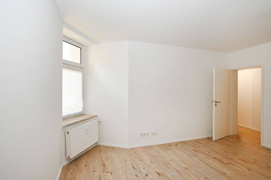 Denkmalschutz trifft moderne Wohnung: Sanierte 2-Zimmerwohnung mit neuer Einbauküche – Magdeburg – Vorschaubild 2
