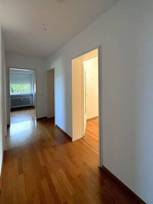 Renovierte 3 Zimmer Wohnung mit Balkon und Blick ins Grüne in ruhiger Lage von Sachsenhausen Süd – 60599 Frankfurt am Main – Vorschaubild 4