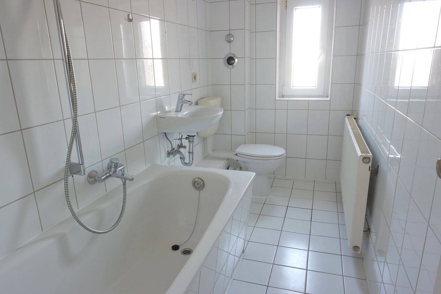 Wahren - tolle 2-Zimmerwhg. mit Balkon, sep.Küche, Tageslichtbad, Wanne & großem Gemeinschaftsgarten – Leipzig – Vorschaubild 6