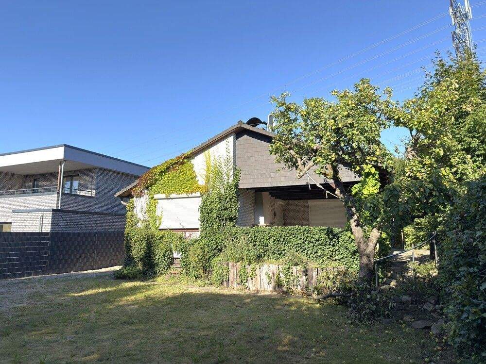 Charmantes Einfamilienhaus mit Vollkeller und Ausbaupotential in ruhiger dritter Baureihe – Hamburg – Bild 1 von 9