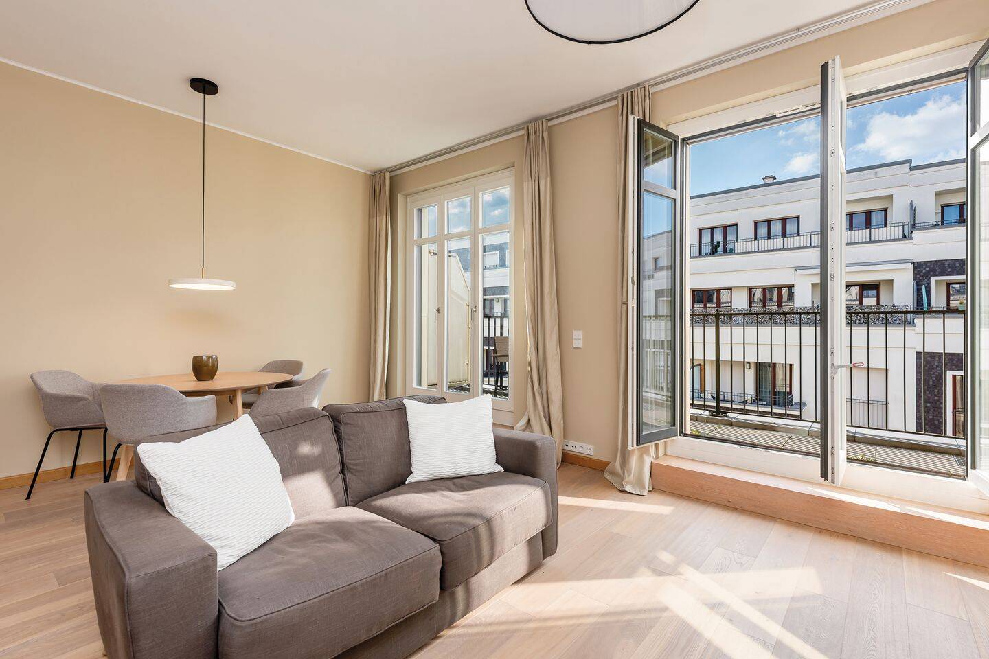 Elegante Stadtwohnung mit Penthouse-Flair in den Fellini Residences – Berlin – Vorschaubild 4