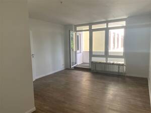 Helle 3-Zimmer-Wohnung mit 2 Balkonen, Einbauküche und Wannenbad in Schwachhhausen nahe Gete – 28211 Bremen – Vorschaubild 4
