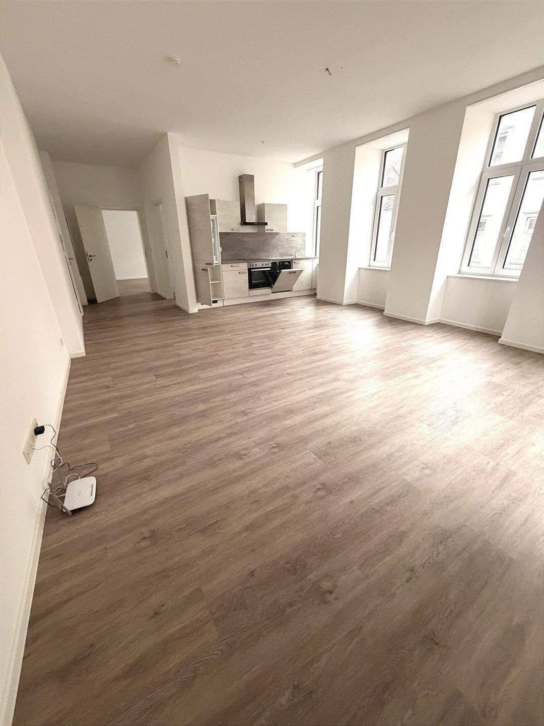 Frei ab sofort / 1. Obergeschoss / 2-Zimmer-Wohnung mit Einbauküche / Aufzug / Fußbodenheizung / ohne Balkon – Trier – Vorschaubild 5
