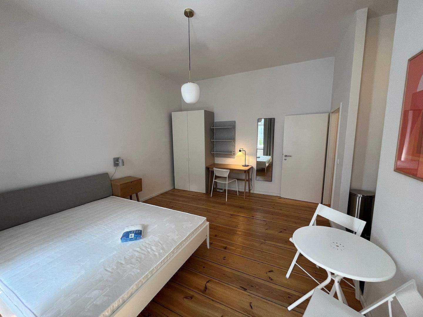 Verfügbar ab 01.04.26: voll möbliertes City-Apartment am beliebten Mauerpark – Berlin – Vorschaubild 5