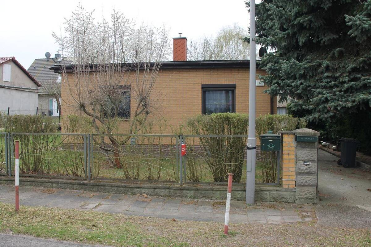 Einfamilienhaus mit Baupotenzial im Norden von Berlin von Privat – 13125 Berlin – Bild 1 von 9