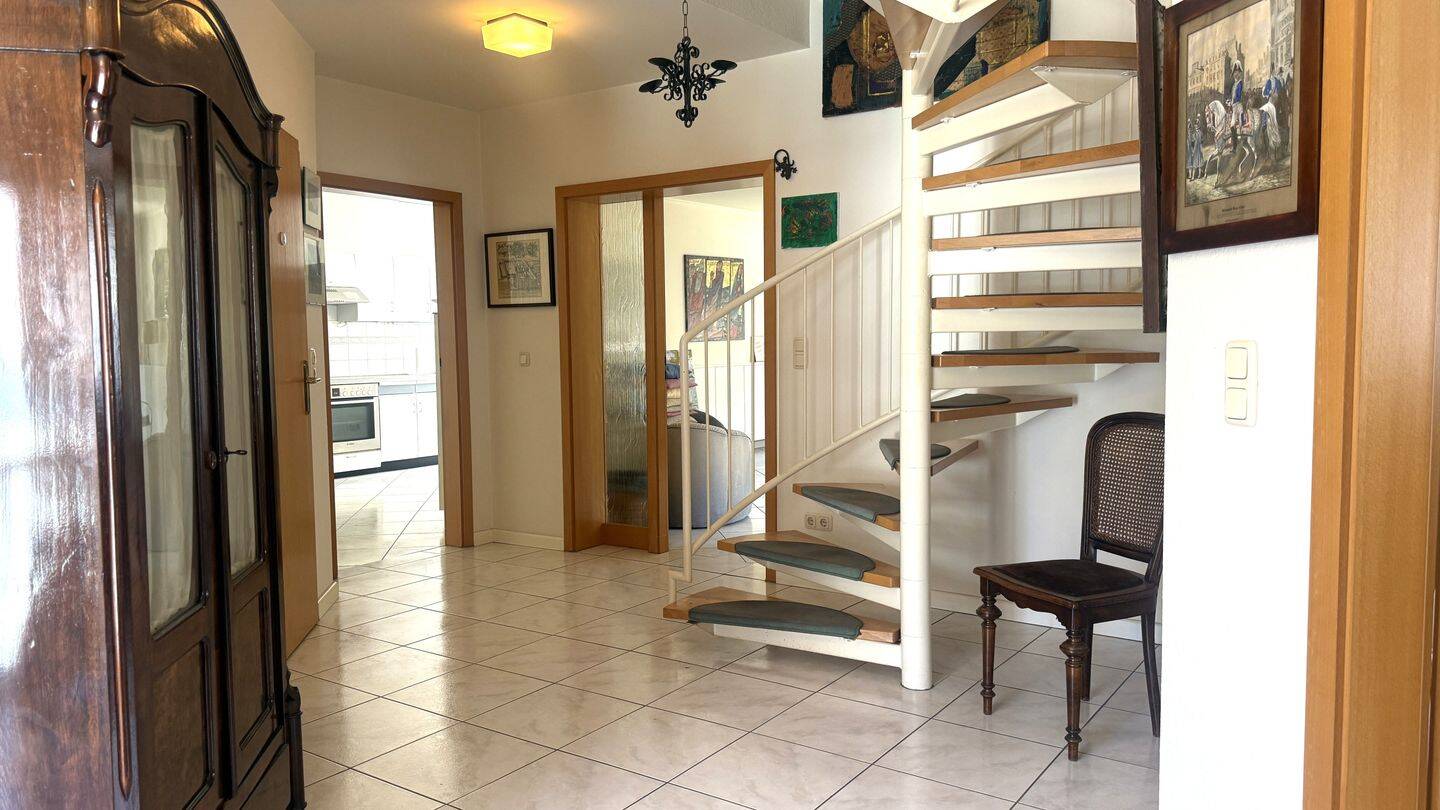 Schöne 5-Zimmer-Maisonette II 178 m² Wohnfläche II 2 Bäder II Gute Lage in Brühl II PKW-Stellplatz II 1. OG – Brühl – Vorschaubild 7