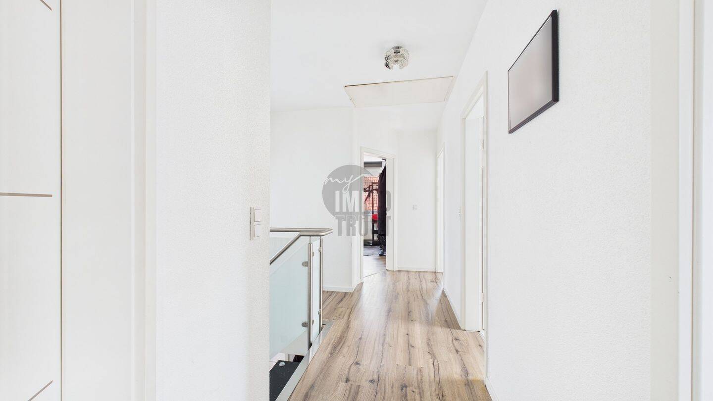 Stilvolles Einfamilienhaus mit Kamin, Fußbodenheizung und sonnigem Garten - ideal für Familien – Hannover – Vorschaubild 8