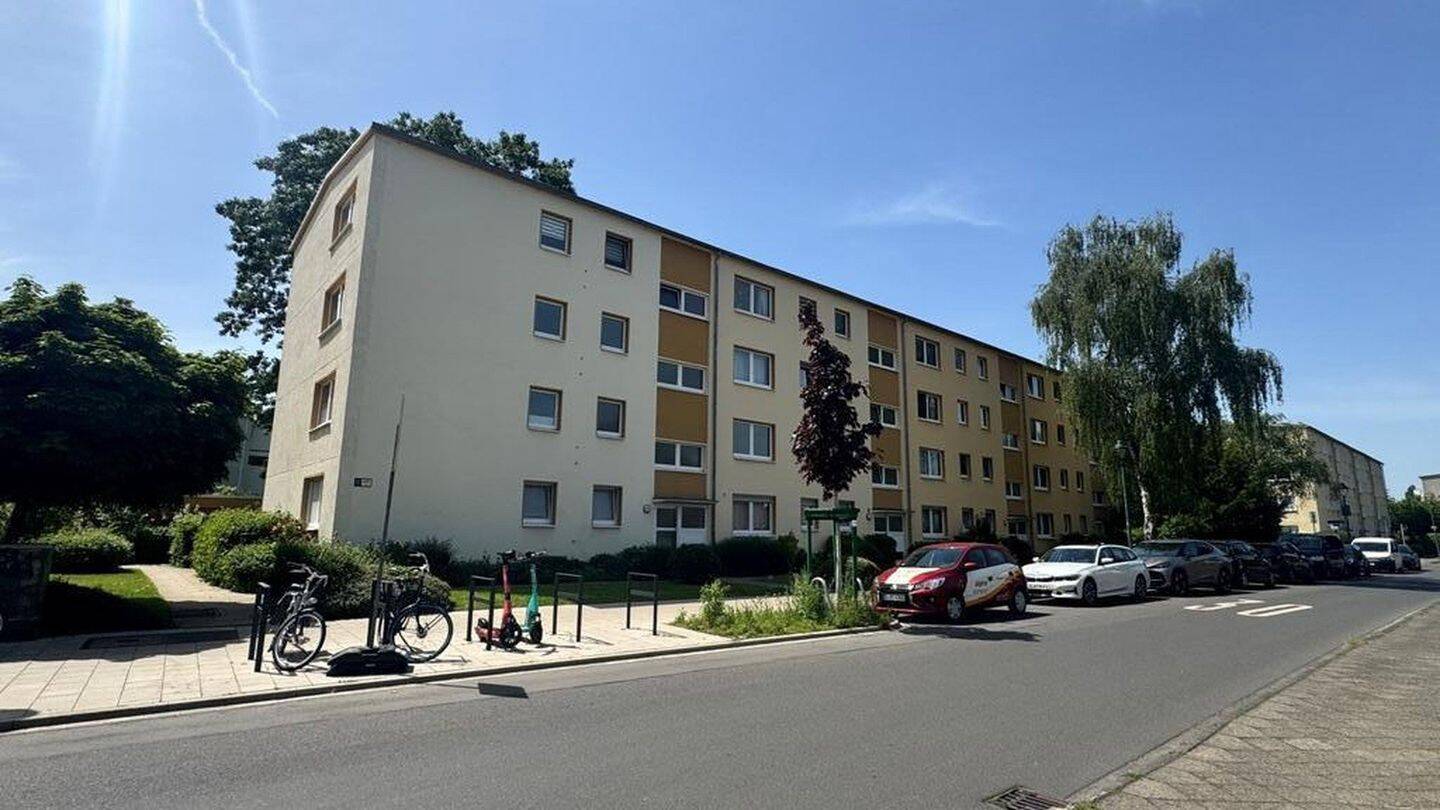 ** PROVISIONSFREI ! ** 4- Raum- ETW in D- Lörick, Niederdonker Str. 39 mit Balkon, ab sofort frei !