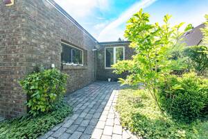 Besondere Immobilie: Winkelbungalow mit PV-Anlage, idyllischem Grundstück, Pavillon und Gartenteich – 22547 Hamburg – Vorschaubild 6