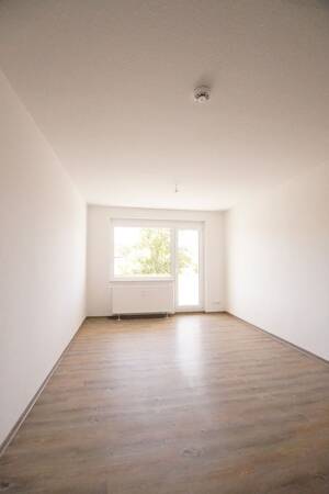 3-Raum-Wohnung mit Balkon – 7381 Pößneck – Vorschaubild 2