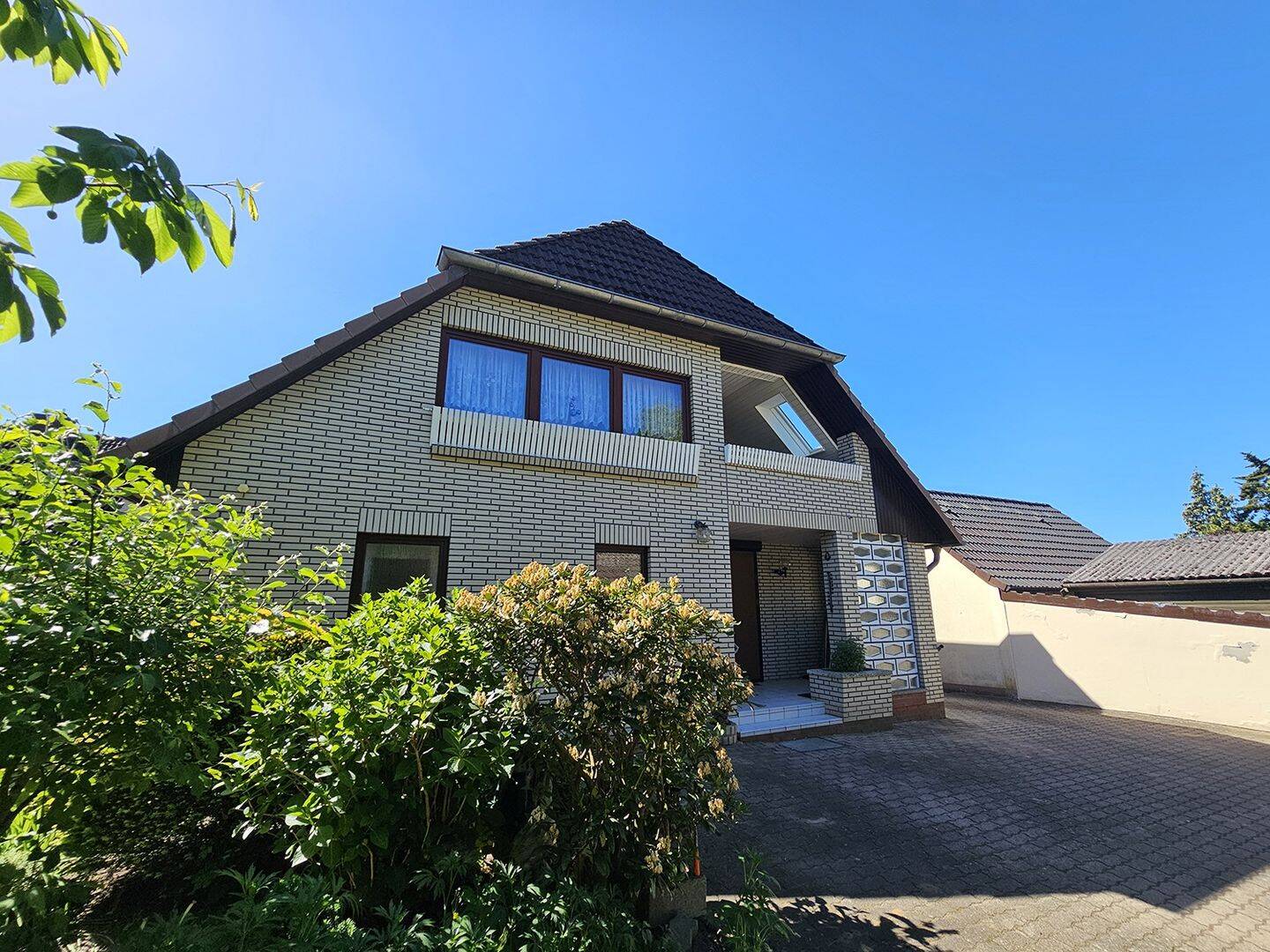 DREAMHOUSE Immobilien: attraktive Kombination aus Eigennutzung und Kapitalanlage – Glinde – Bild 1 von 9