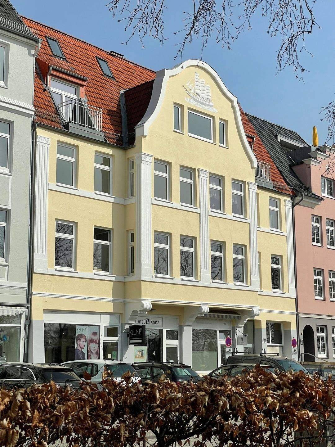 Barber Shop und Meerblick: „Frisör am Kanal" 5,5% Mietrendite + 2,5% AfA