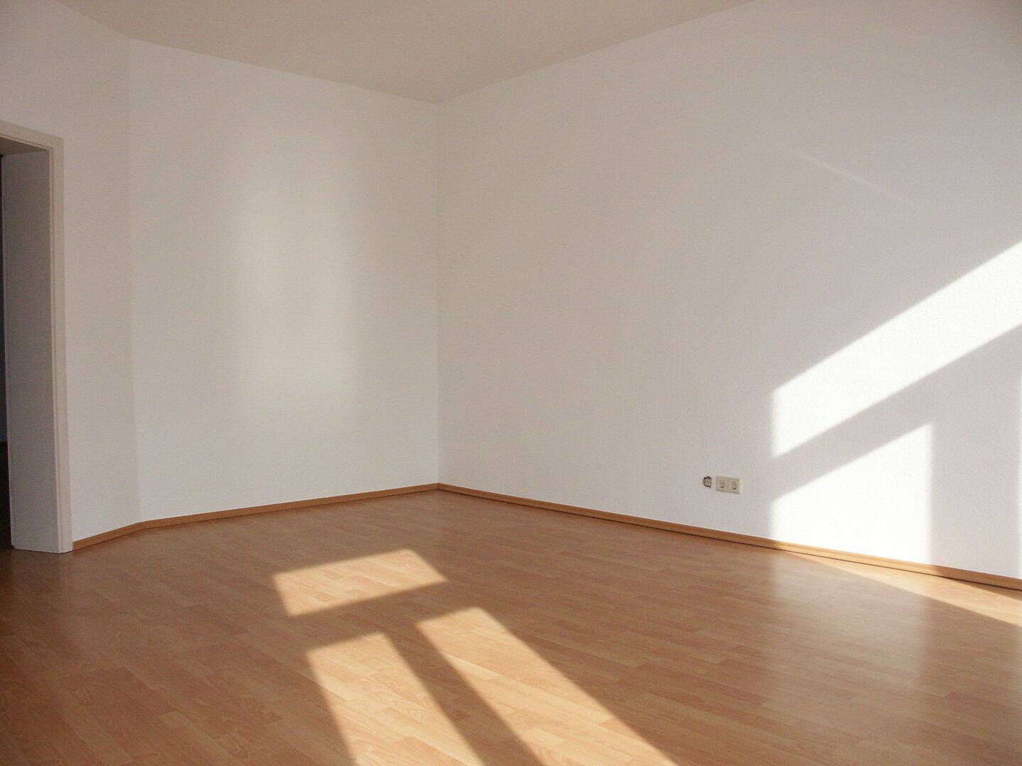 Solide Substanz und schöner Preis I Mega großes Wohnzimmer I 2 Zimmer I EBK I Kapitalanlage I Gohlis – Leipzig – Vorschaubild 3