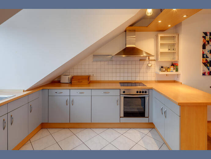 Möbliert: Gemütliche 3-Zimmer Wohnung mit Dachterrasse – München – Vorschaubild 8
