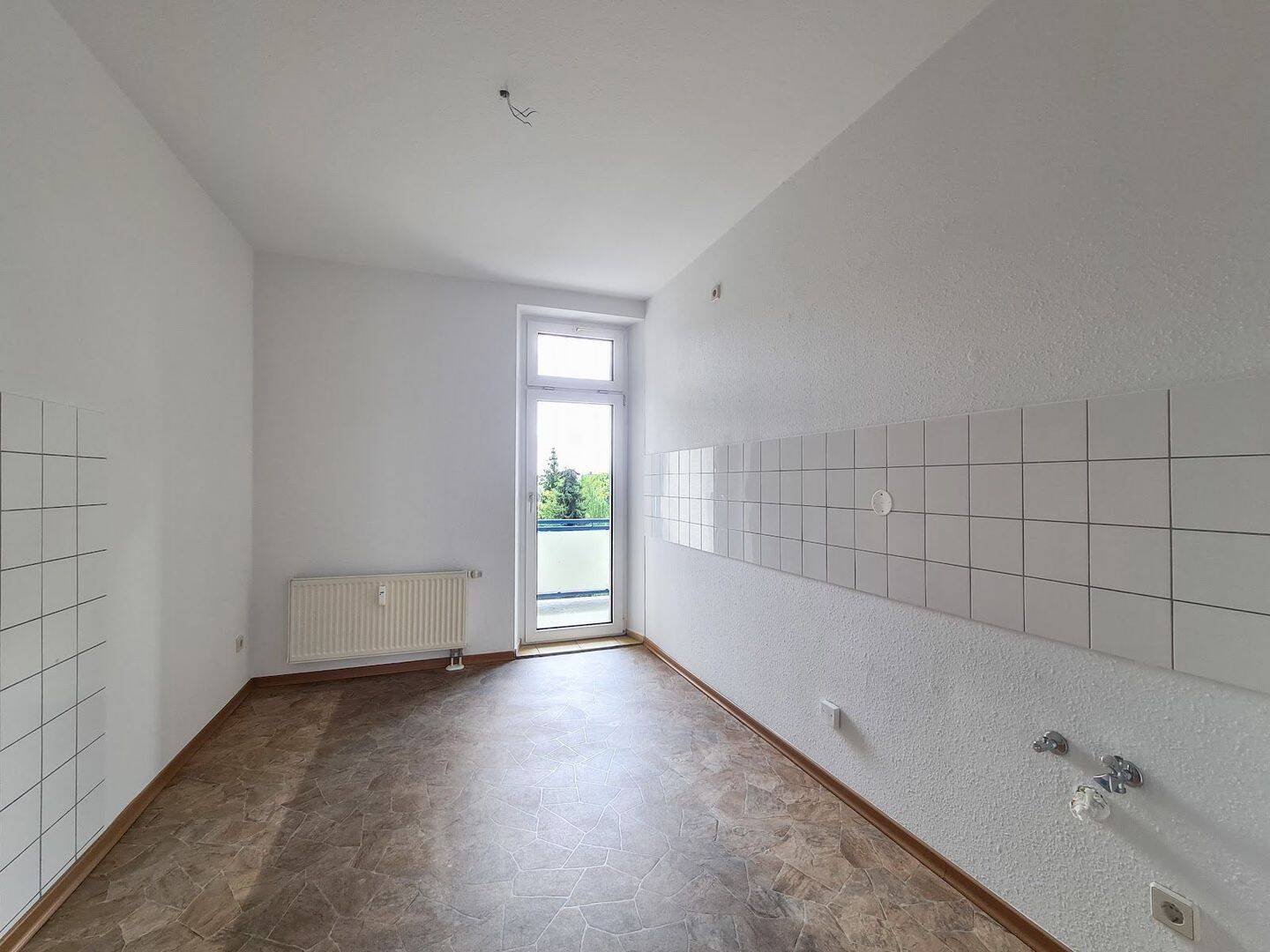 Klassisch, praktisch, einfach gut: renovierte Balkonwohnung im schönen Altbau – Chemnitz – Vorschaubild 4