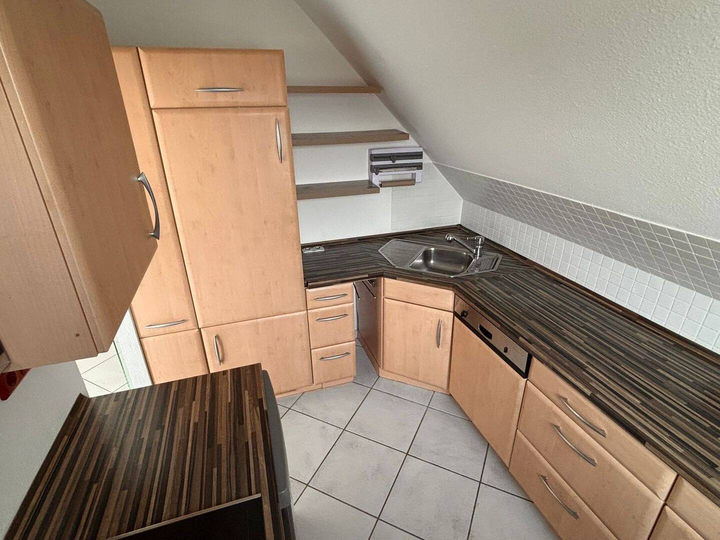 Charmante Dachgeschosswohnung im Herzen von Lüdenscheid - 3 Zimmer, Balkon und Aufzug – Lüdenscheid – Vorschaubild 3