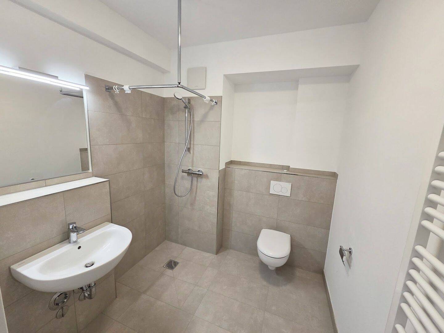2 Monate mietfrei! Neues 1-Zimmer-Apartment, separater Koch-/Essbereich + Einbauküche + Duschbad – Aachen – Vorschaubild 4