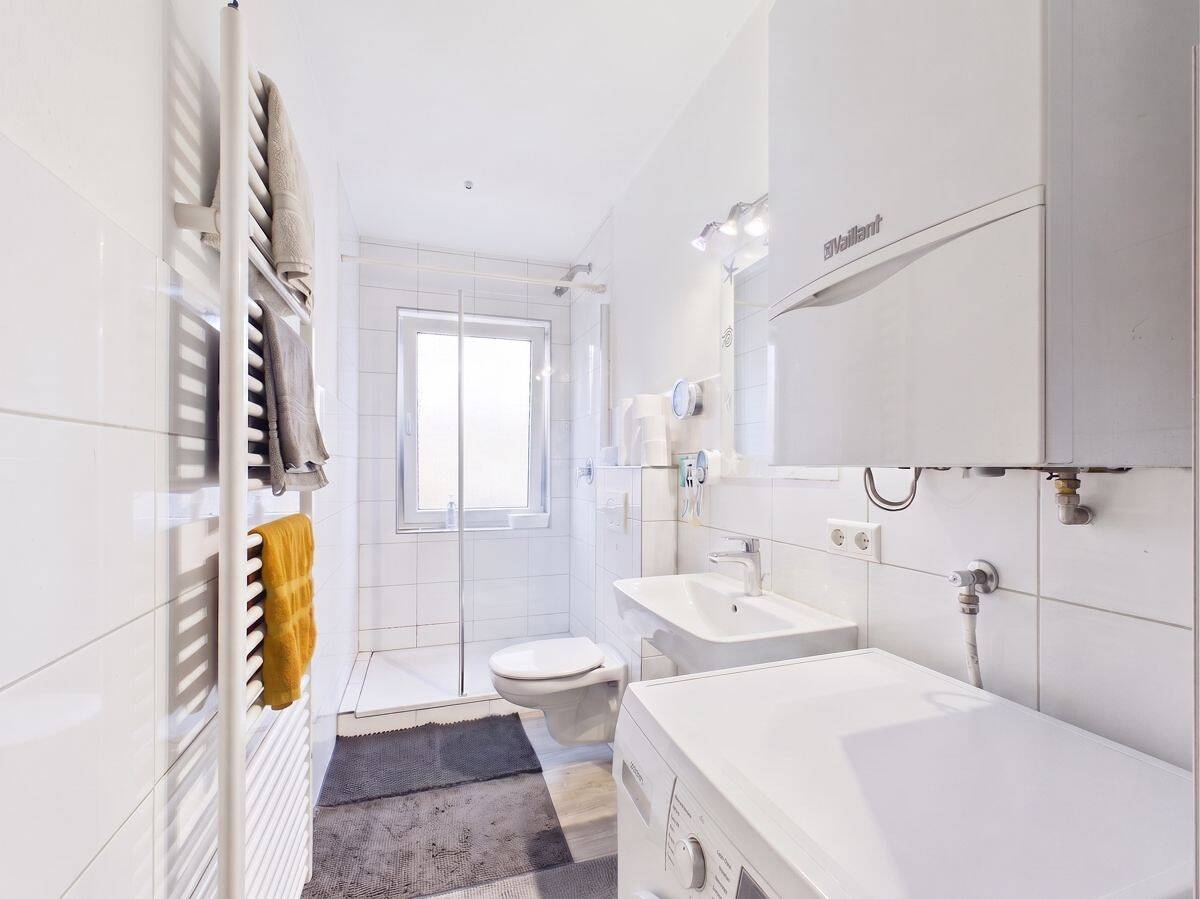Beliebte Lage in S-Bad Cannstatt. Renovierte 3-Zimmer Whg. mit Balkon, EBK, Tageslichtbad, 2 Keller – 70374 Stuttgart – Bild 1 von 9