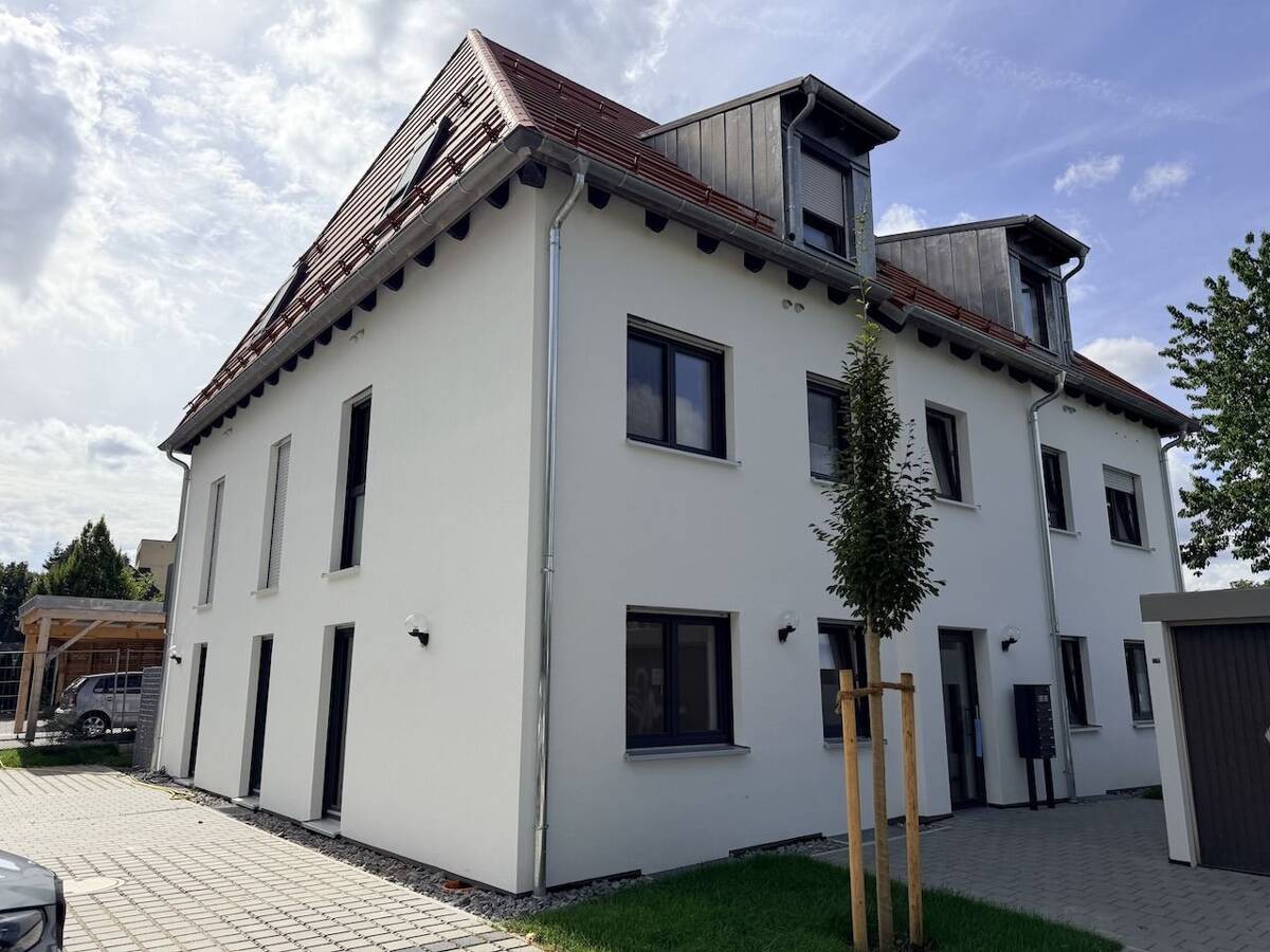 Erstbezug im klimafreundlichen Neubau (KfW 40 QNG): 3-Zimmer-Wohnung mit Südterrasse in Regensburg – 93053 Regensburg – Bild 1 von 9