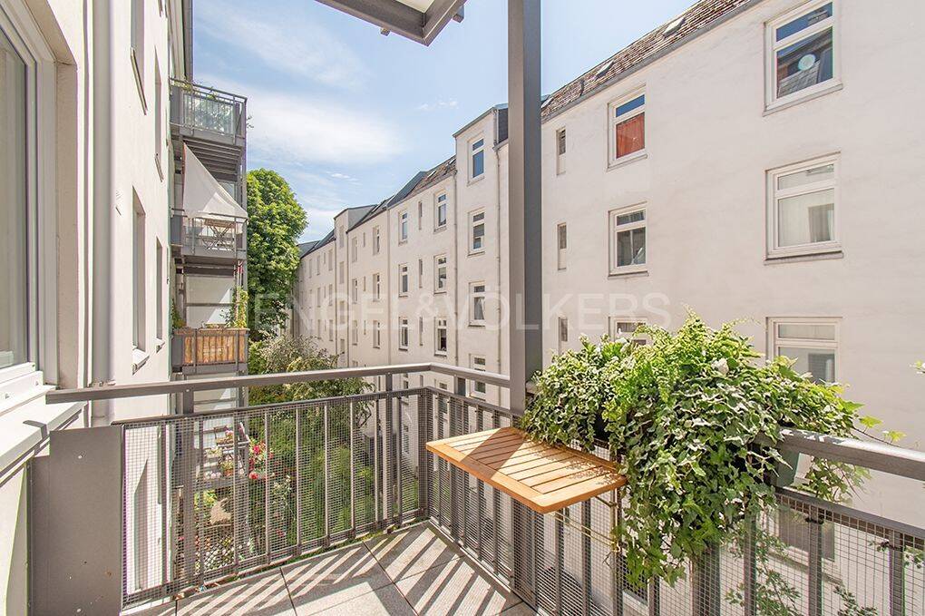Altbau-Juwel: Modernisiert mit Südbalkon! – Hamburg – Vorschaubild 2
