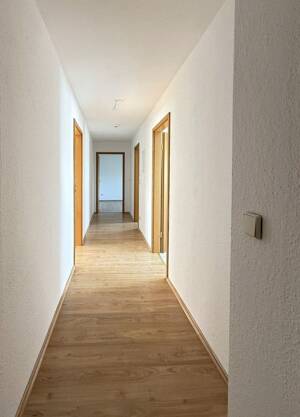 Kuscheliges DG-Nest in Zentrumsnähe und Parkanlage vor der Tür - Gemeinschaftsgrünfläche hinter dem Haus – 15230 Frankfurt (Oder) – Vorschaubild 2