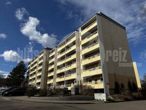 *Bezugsfreie 3-Raum-Wohnung im 1. OG mit Südbalkon, Tageslichtbad und Fernblick! PLUS: Wohnküche mit EBK!* – 1169 Dresden – Vorschaubild 3