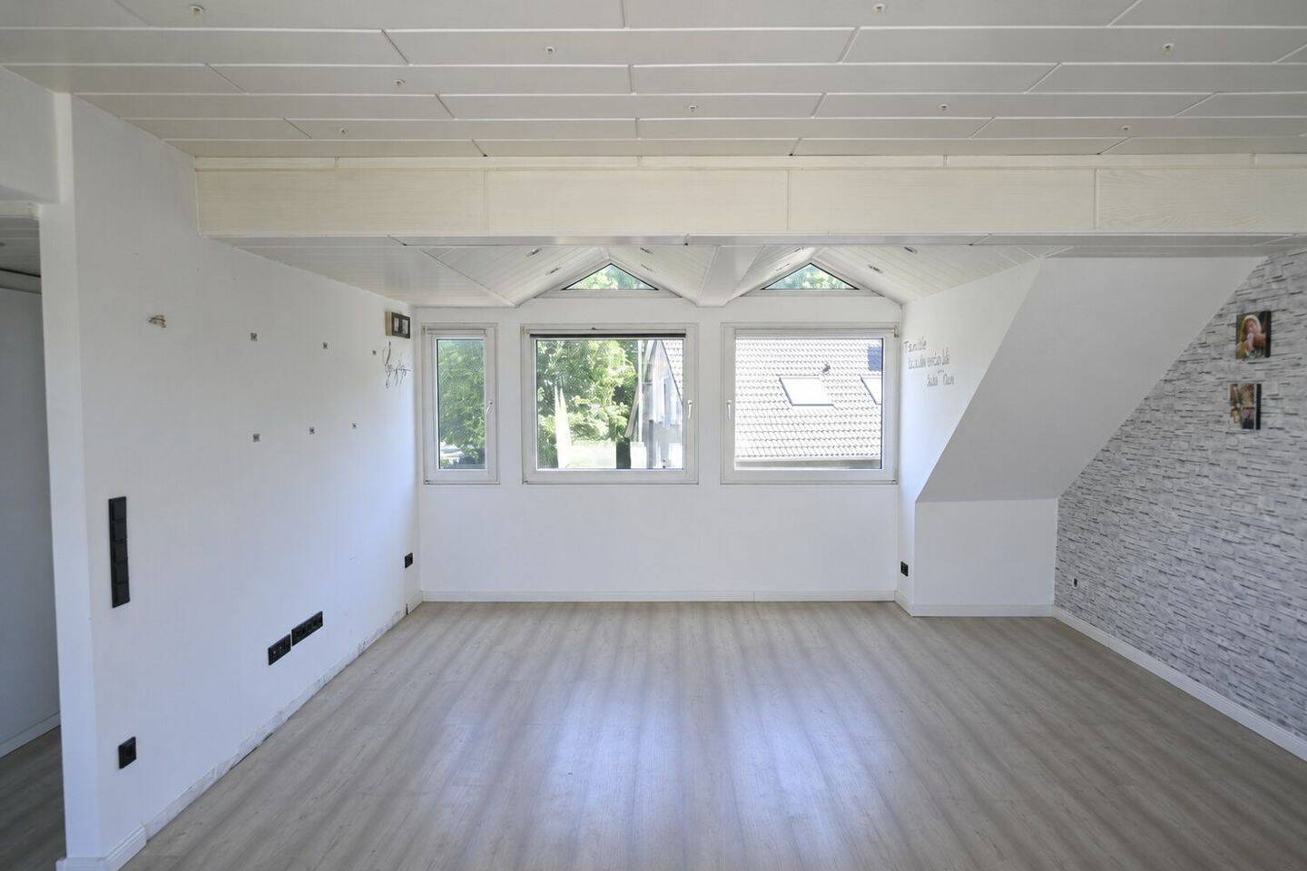Charmante Dachwohnung mit sonniger Dachterrasse – Essen – Vorschaubild 3