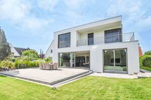 Imposante Architektenvilla in bevorzugter Wohnlage von St. Jürgen, fußläufig zu Wakenitz und UKSH! – 23562 Lübeck – Vorschaubild 1