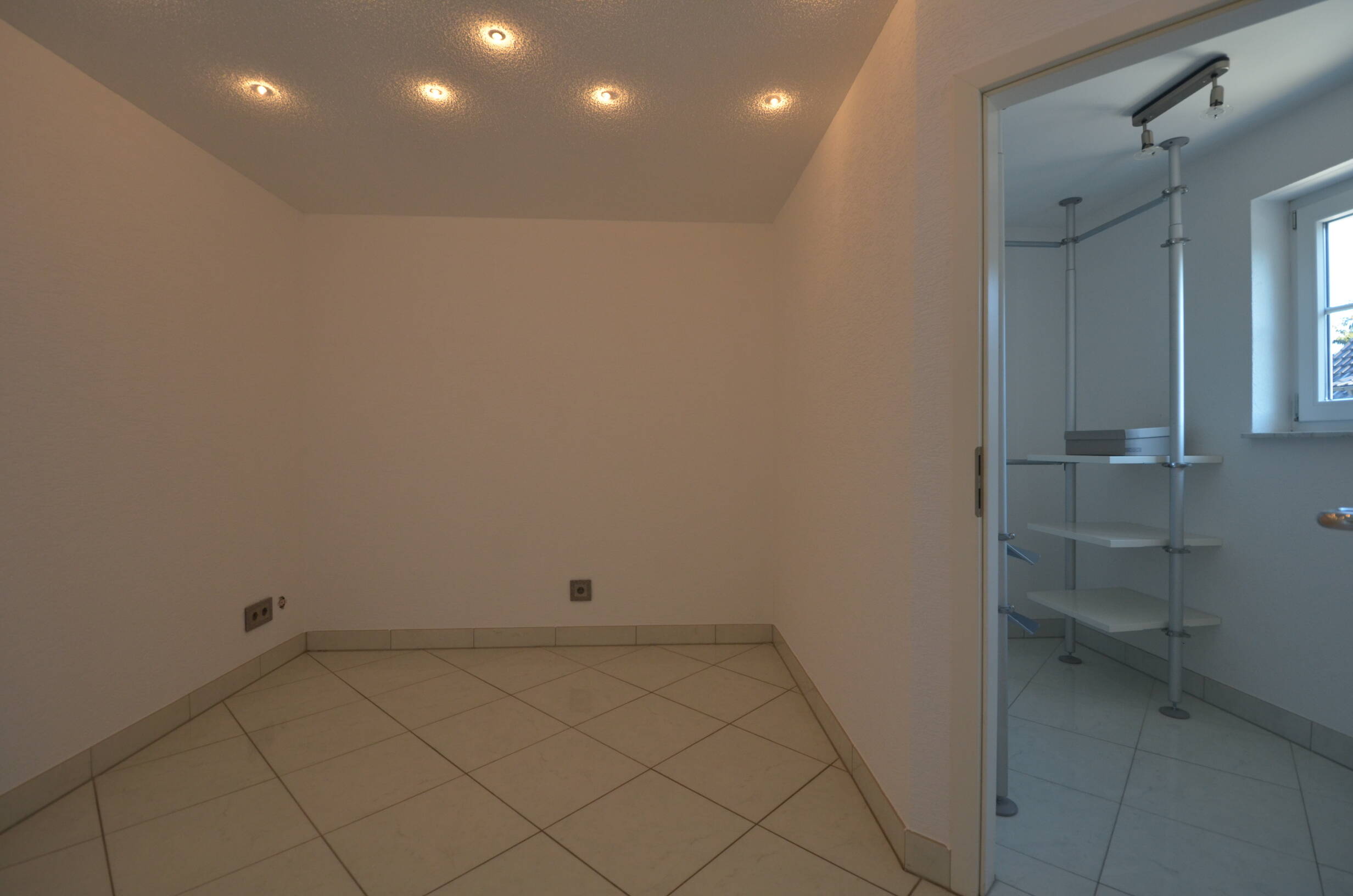 Geräumige, gepflegte 5-Zimmer-Terrassenwohnung in Frickenhausen Tischardt – Frickenhausen – Vorschaubild 3