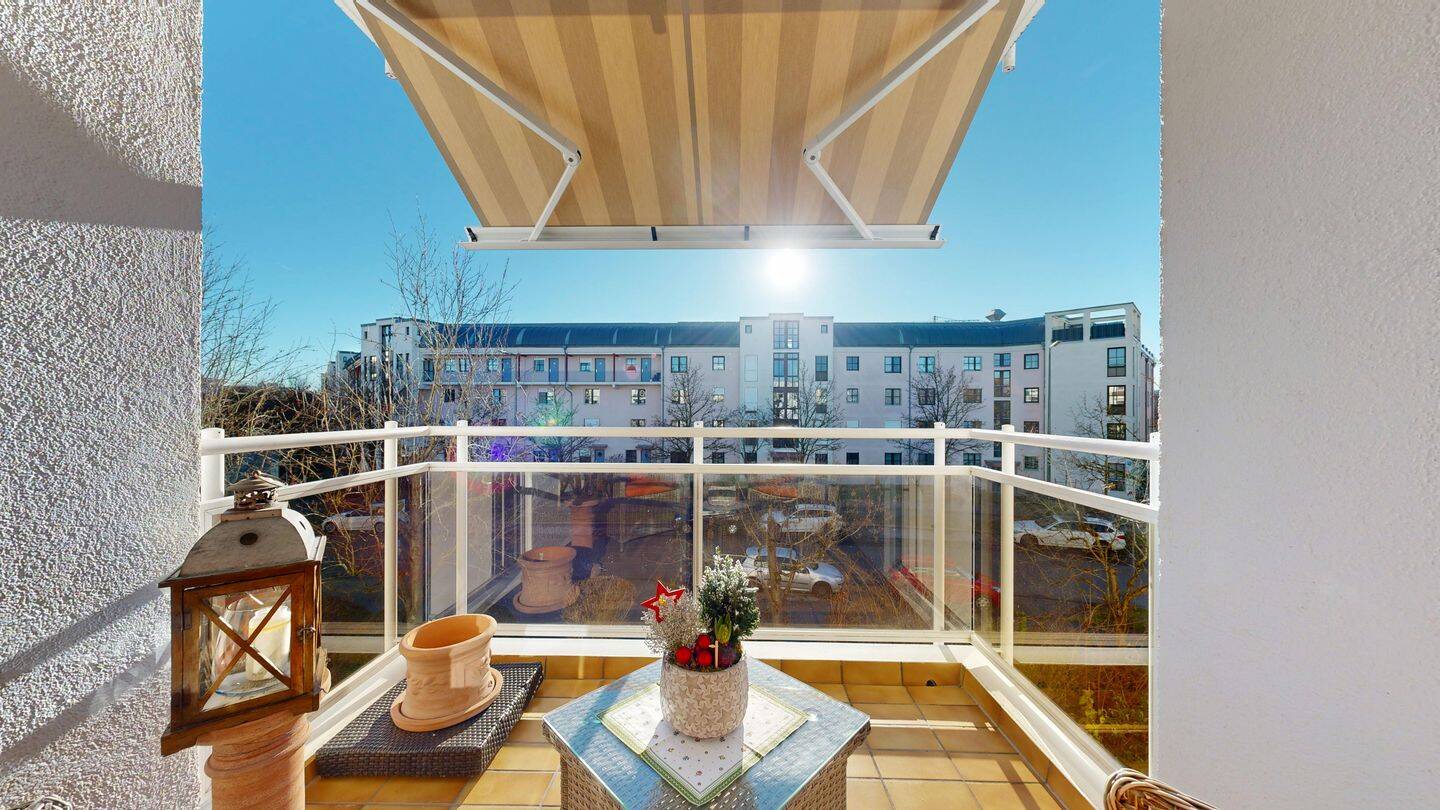 Außergewöhnlich gepflegte 2-Zimmer-Wohnung mit Südost-Balkon und TG-Platz in Perlach-Süd