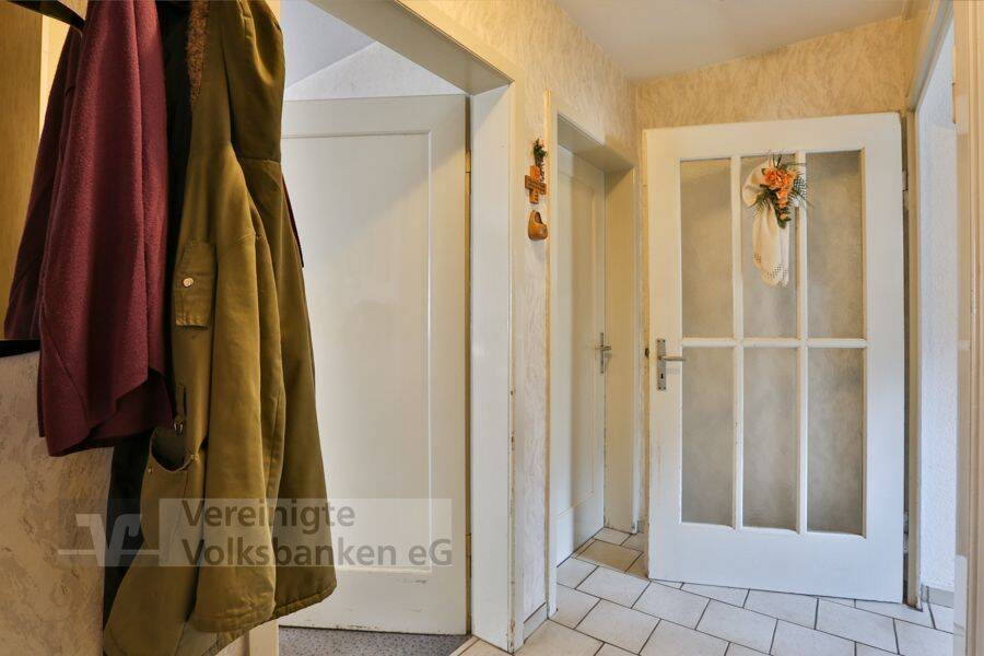 Freistehendes Einfamilienhaus mit Garage und gepflegter Gartenfläche – Albstadt – Vorschaubild 7