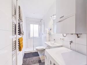 Beliebte Lage in S-Bad Cannstatt. Renovierte 3-Zimmer Whg. mit Balkon, EBK, Tageslichtbad, 2 Keller – 70374 Stuttgart – Vorschaubild 2