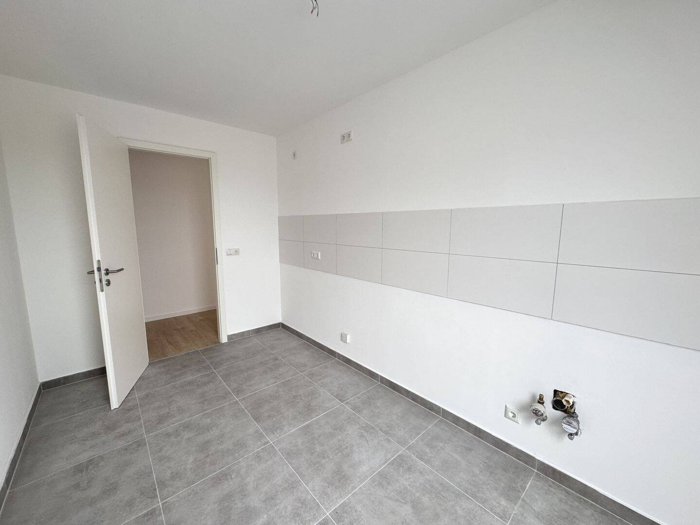 Großzügige Altbauwohnung mit Klimaanlage, Fußbodenheizung & EBK – Magdeburg – Vorschaubild 9