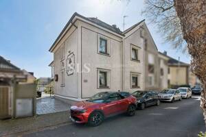 Doppelhaushälfte - ideal als Mehrgenerationenhaus - mit Balkon und Garten in begehrter Wohnlage