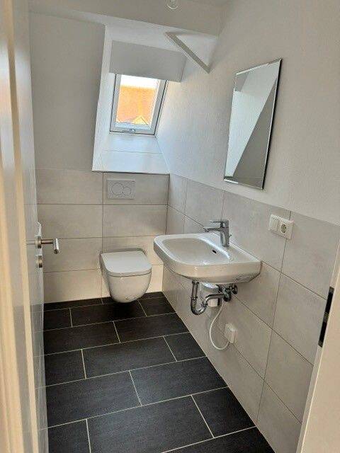 Sofort frei! Frisch renovierte 75 m² Maisonette-Wohnung in zentraler Lage von Ochsenfurt – Ochsenfurt – Vorschaubild 6