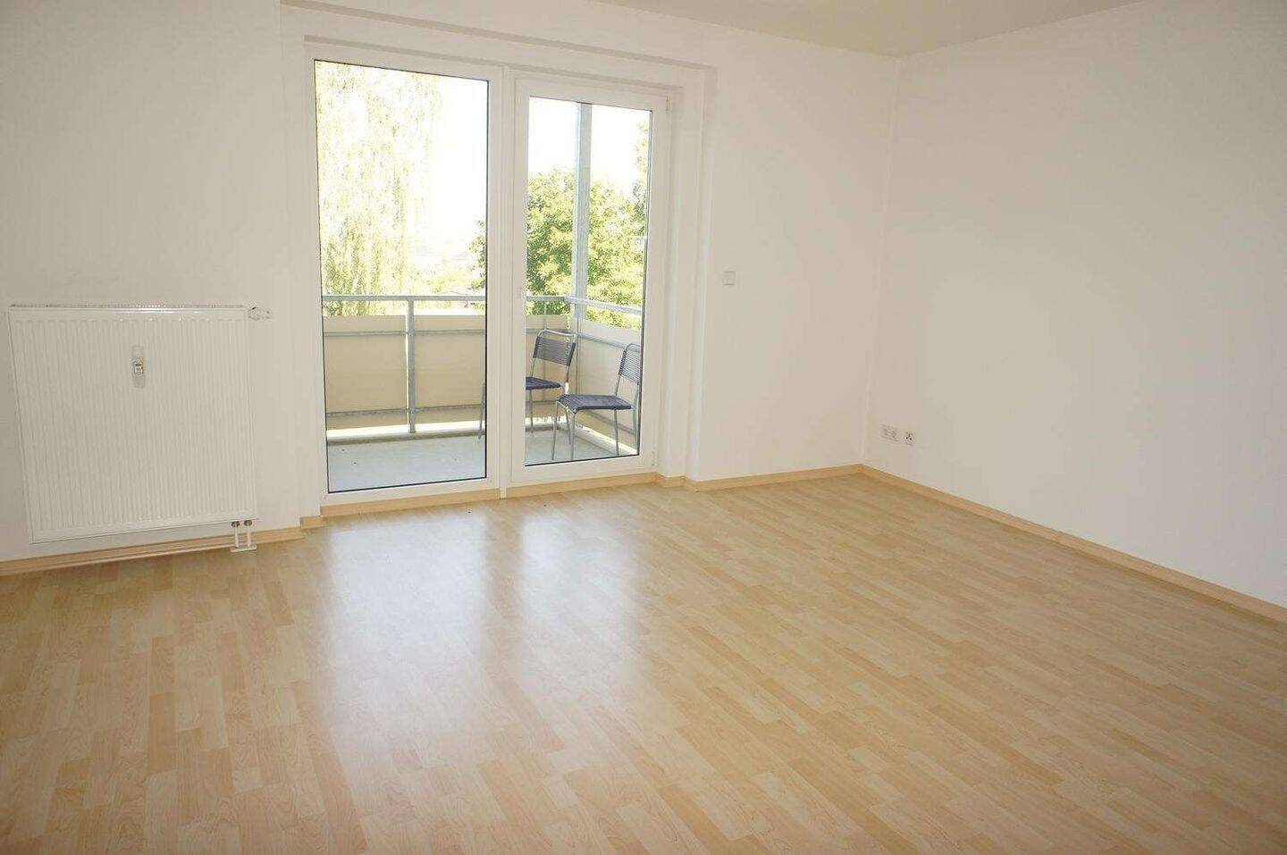 Wohnen am Heimgarten - Blick auf Gartenanlag - Bad mit Fenster