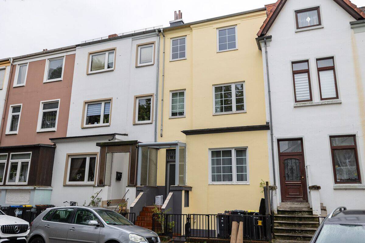 *** 4 PARTEIEN - 3 VERMIETET und 1 FREI - SOLLMIETE über 21.000 € p.a. - gute VERMIETBARKEIT *** – 28237 Bremen – Bild 1 von 9