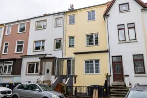 *** 4 PARTEIEN - 3 VERMIETET und 1 FREI - SOLLMIETE über 21.000 € p.a. - gute VERMIETBARKEIT ***