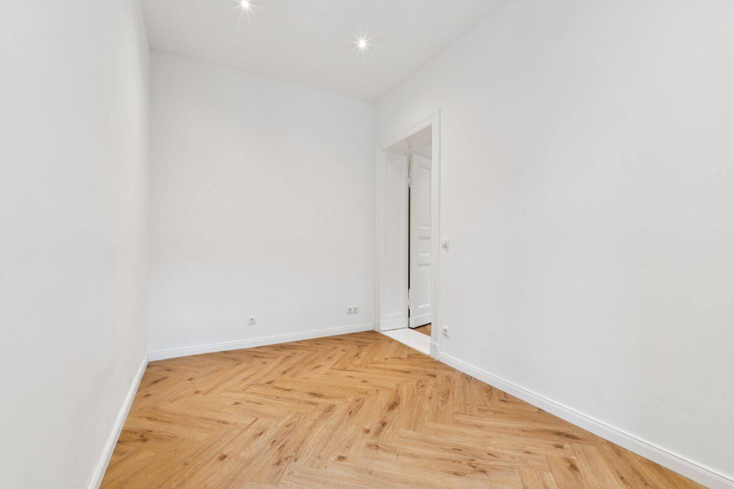 Modernisierte 2-Zimmer-Wohnung im ruhigen Hinterhof in begehrter Schöneberger Lage