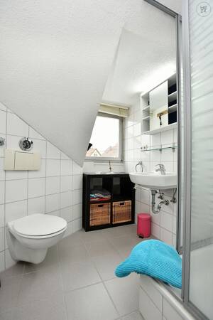 Wunderschöne, modern möblierte Dachgeschosswohnung in Stuttgart Ost – 70186 Stuttgart – Vorschaubild 4