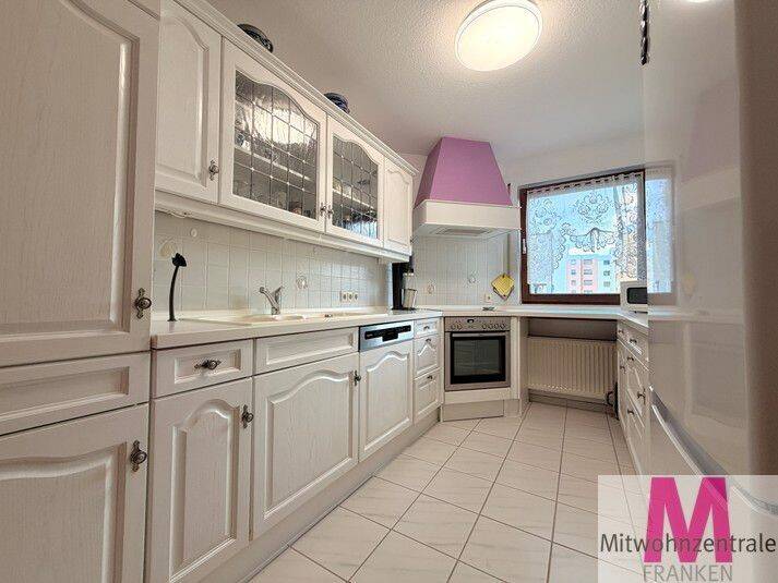 MÖBLIERT! Modern möblierte 3 Zimmer Wohnung mit hellem Wohnzimmer und großzügigem Balkon – Nürnberg – Vorschaubild 4