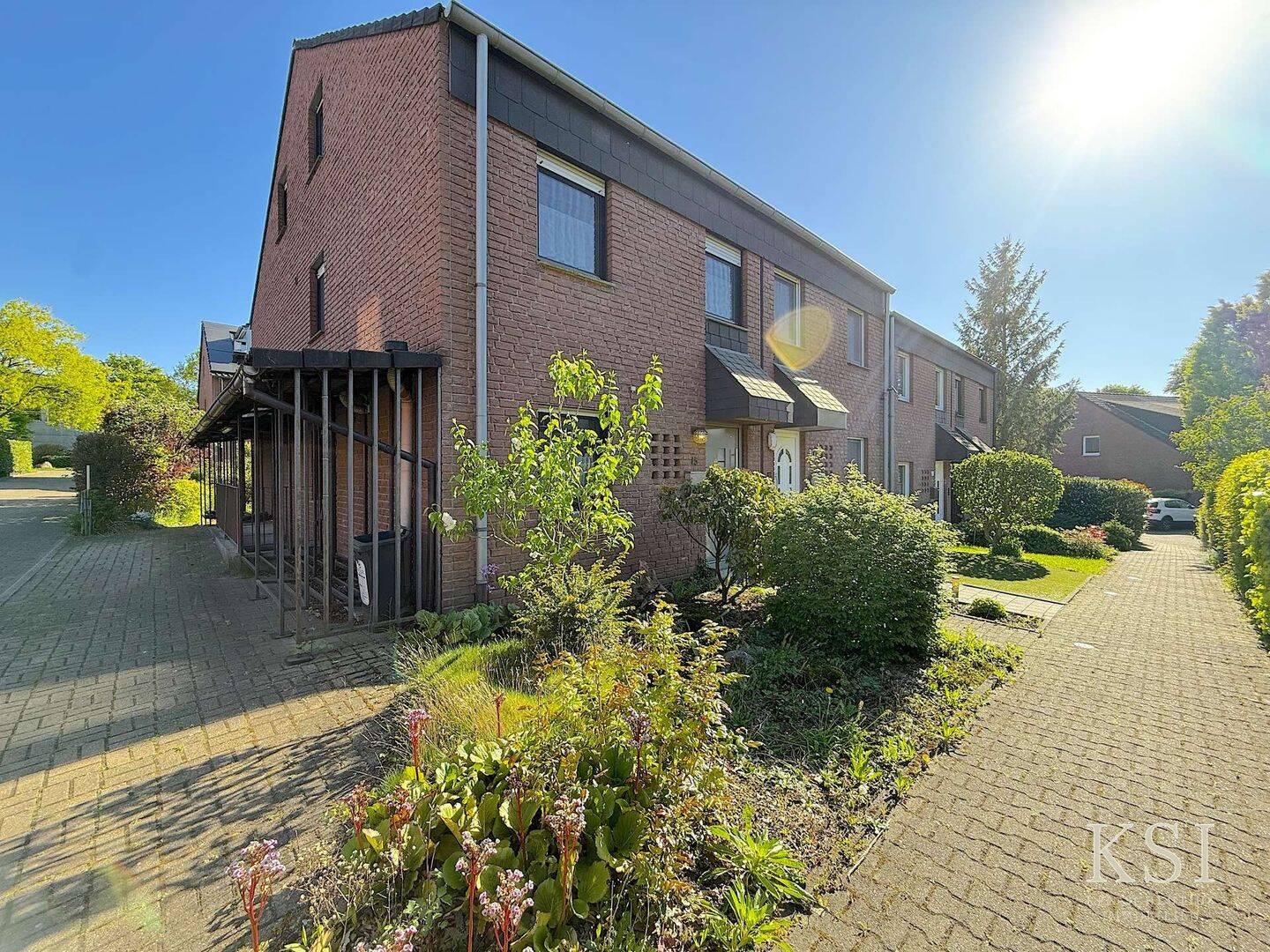 Ihr neues Zuhause: Charmantes Reihenendhaus mit Garten und Garage! – Gelsenkirchen – Vorschaubild 3