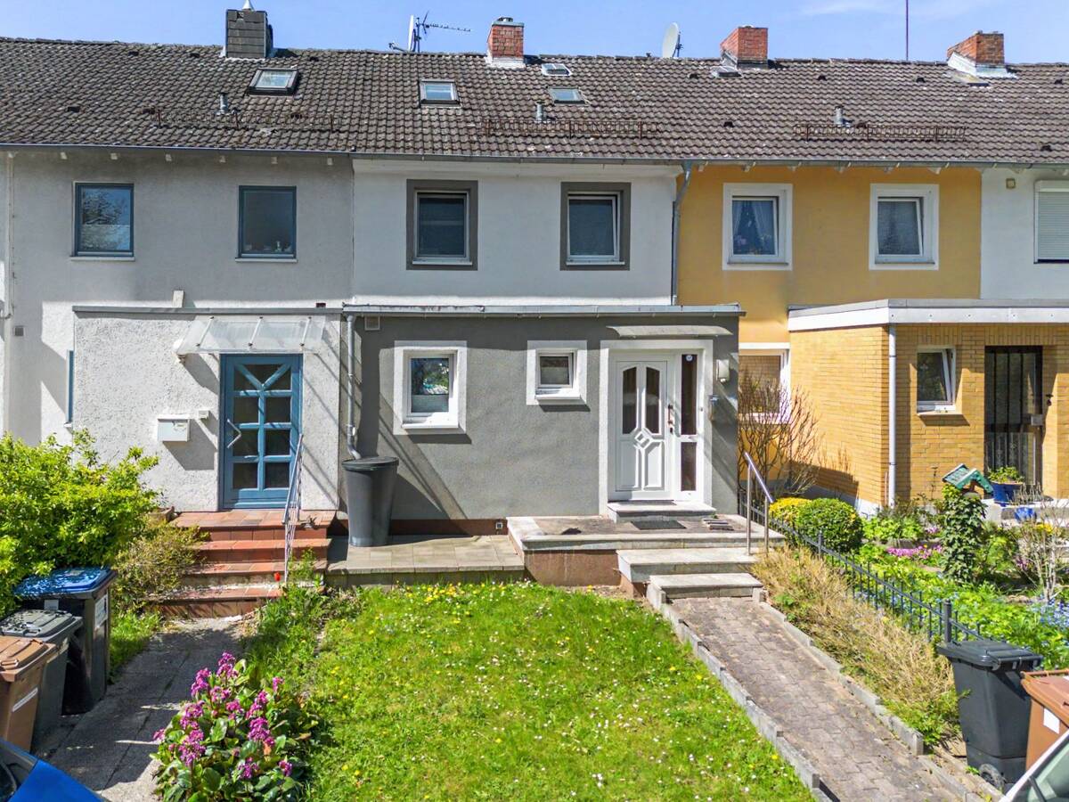 Zu Hause mit Kamin, Garten und Stellplatz – 23569 Lübeck – Bild 1 von 9