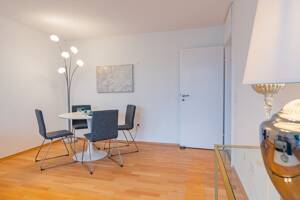 FIRSTPLACE - Helle 2-Zimmer-Wohnung mit schönem Ausblick und Süd-Loggia – 81737 München – Vorschaubild 8